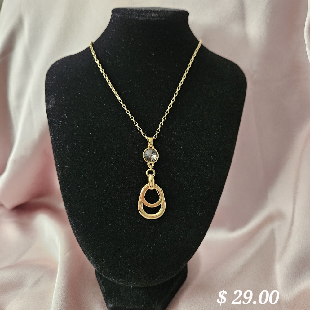 Elegant Gold Pendant Necklace